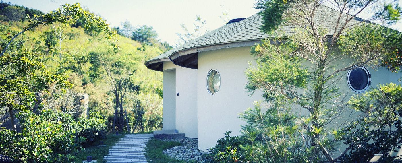 岩屋温泉 絵島別庭 海と森を見た人におすすめの近い宿 選 宿泊予約は 一休 Com