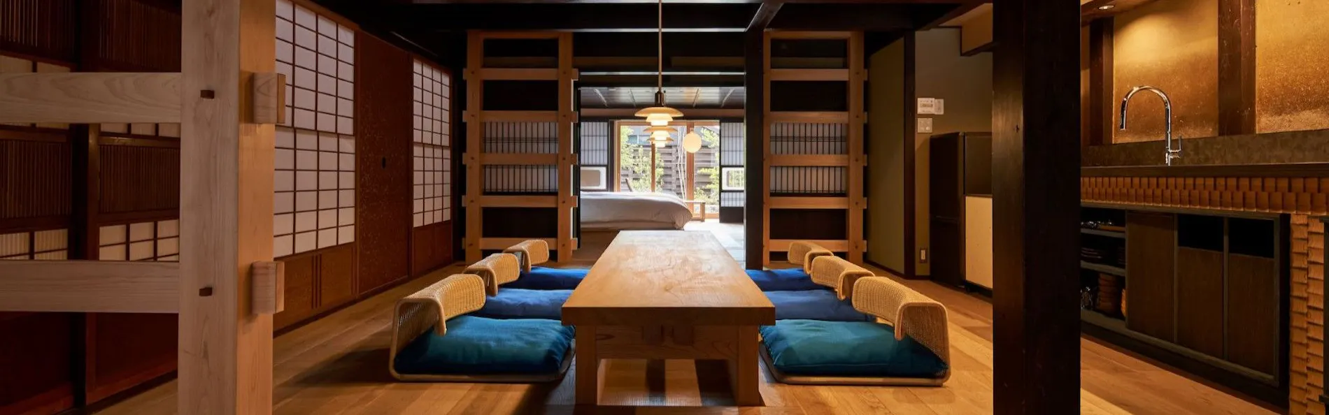 若狭・小浜の歴史ある町並み 一棟貸しの古民家宿「小浜町家ステイ」