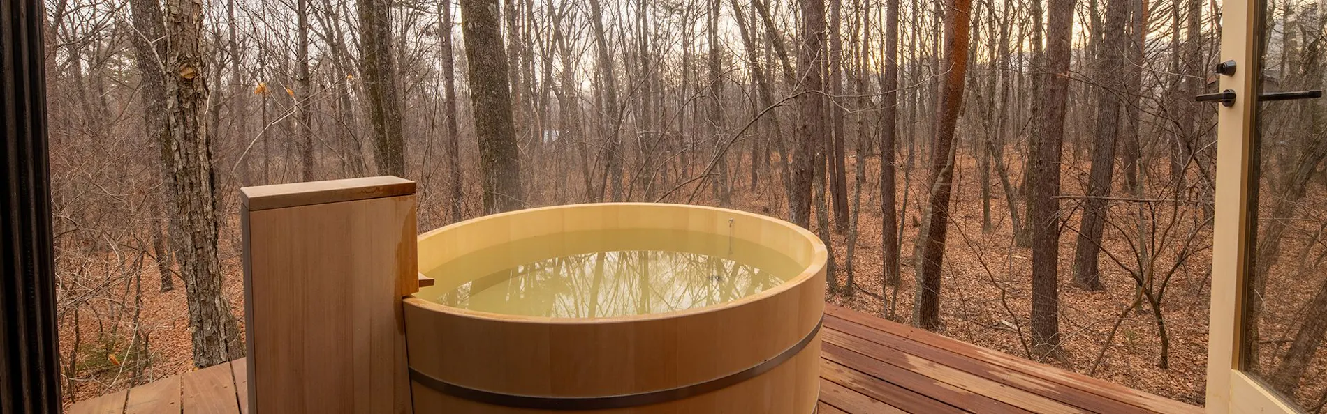 Tatehata House 北軽井沢 建築家のタイニーハウス+檜露天風呂とサウナのある離れ