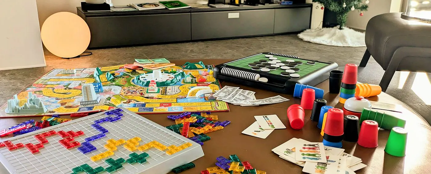 มีบอร์ดเกม เกมไพ่ และชุดไพ่นกกระจอก พร้อมให้บริการ เหมาะสำหรับกิจกรรมสร้างทีมและสังสรรค์อย่างยิ่ง