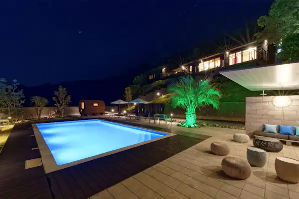 สระว่ายน้ำ