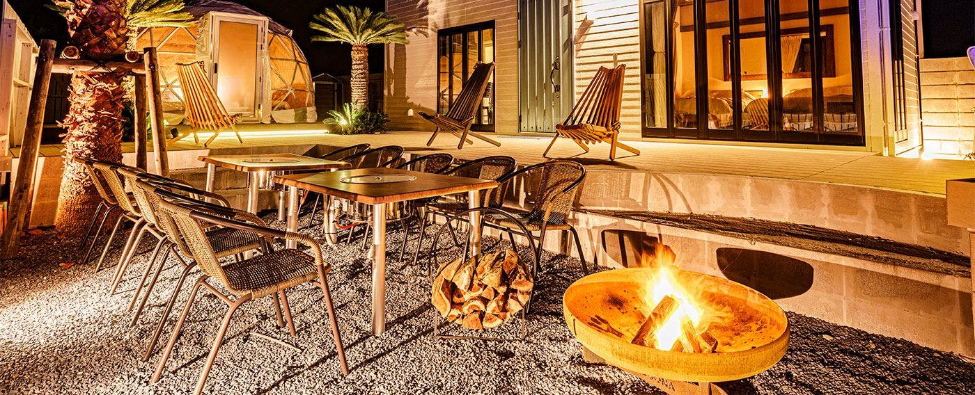 ระเบียงพร้อมหลุมไฟ