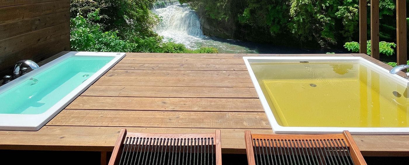 大自然と一体になる、天然鉱泉の露天風呂とサウナ