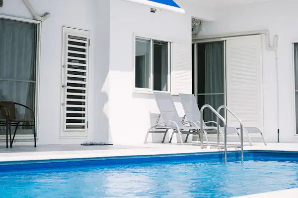 สระว่ายน้ำส่วนตัว