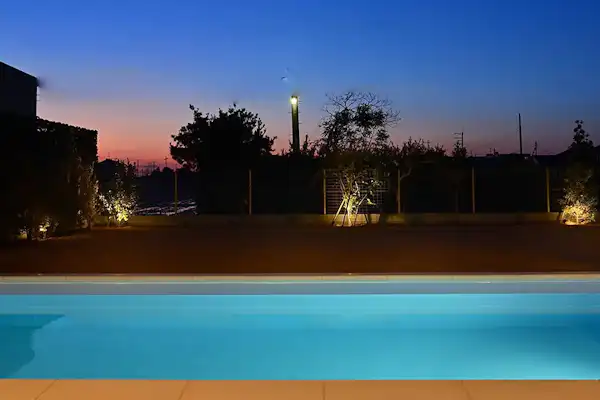 สระว่ายน้ำ