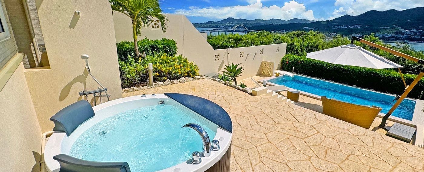 带按摩浴缸的露台