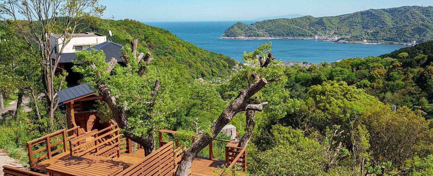 大海原を一望するツリーテラス