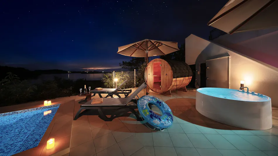 Crystal Villa Oura