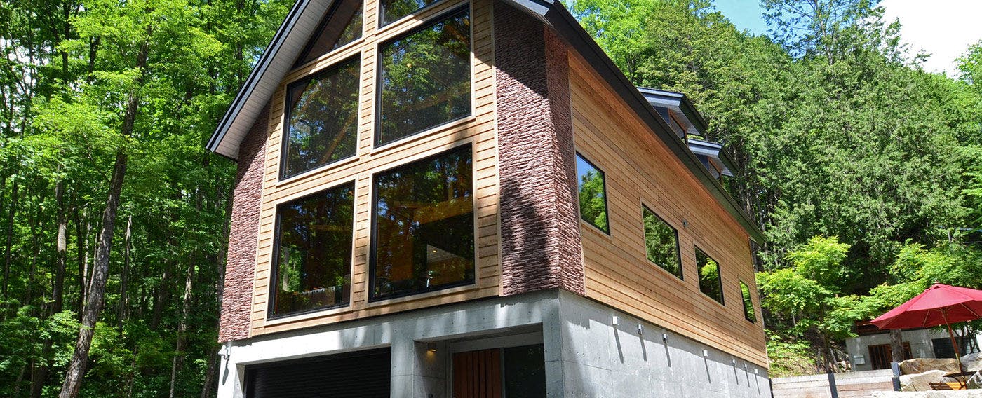 บ้าน 3 ชั้น 4 ห้องนอน พร้อมห้องนั่งเล่น ห้องครัว ฟิตเนส และซาวน่า (รองรับได้สูงสุด 10 ท่าน)