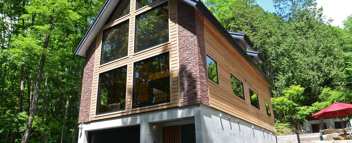 บ้าน 3 ชั้น 4 ห้องนอน พร้อมห้องนั่งเล่น ห้องครัว ฟิตเนส และซาวน่า (รองรับได้สูงสุด 10 ท่าน)