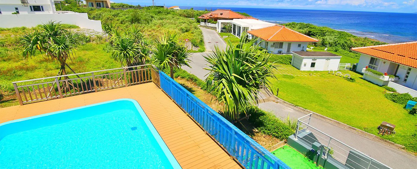 สระว่ายน้ำกลางแจ้ง