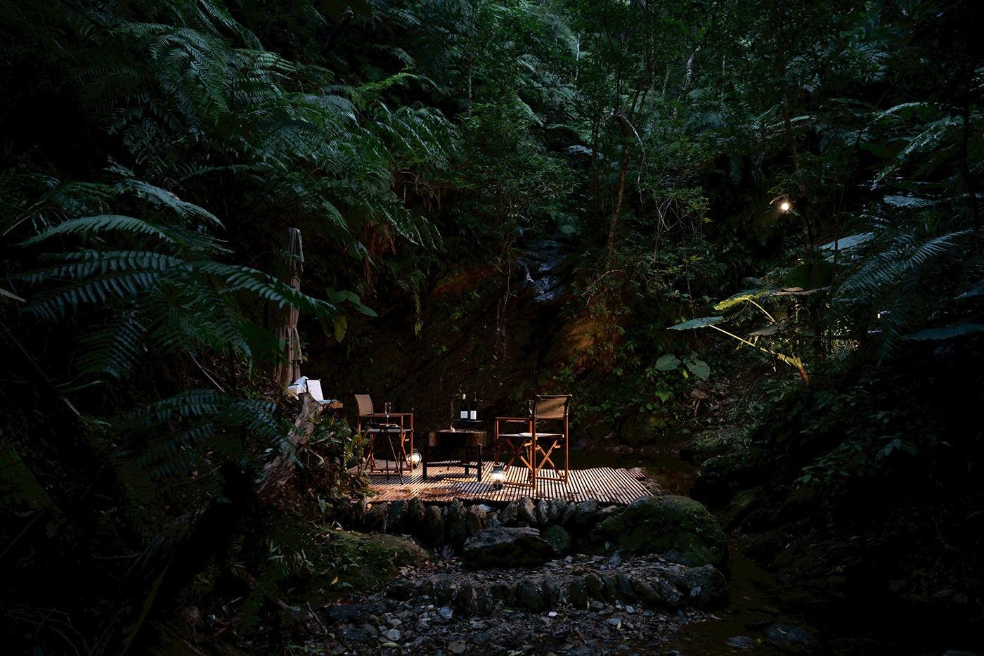 ดินเนอร์ส่วนตัวริมแอ่งน้ำตก