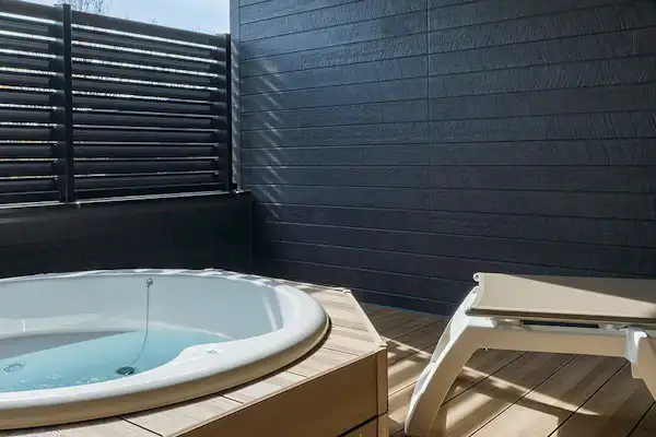 อ่างจากุซซี่