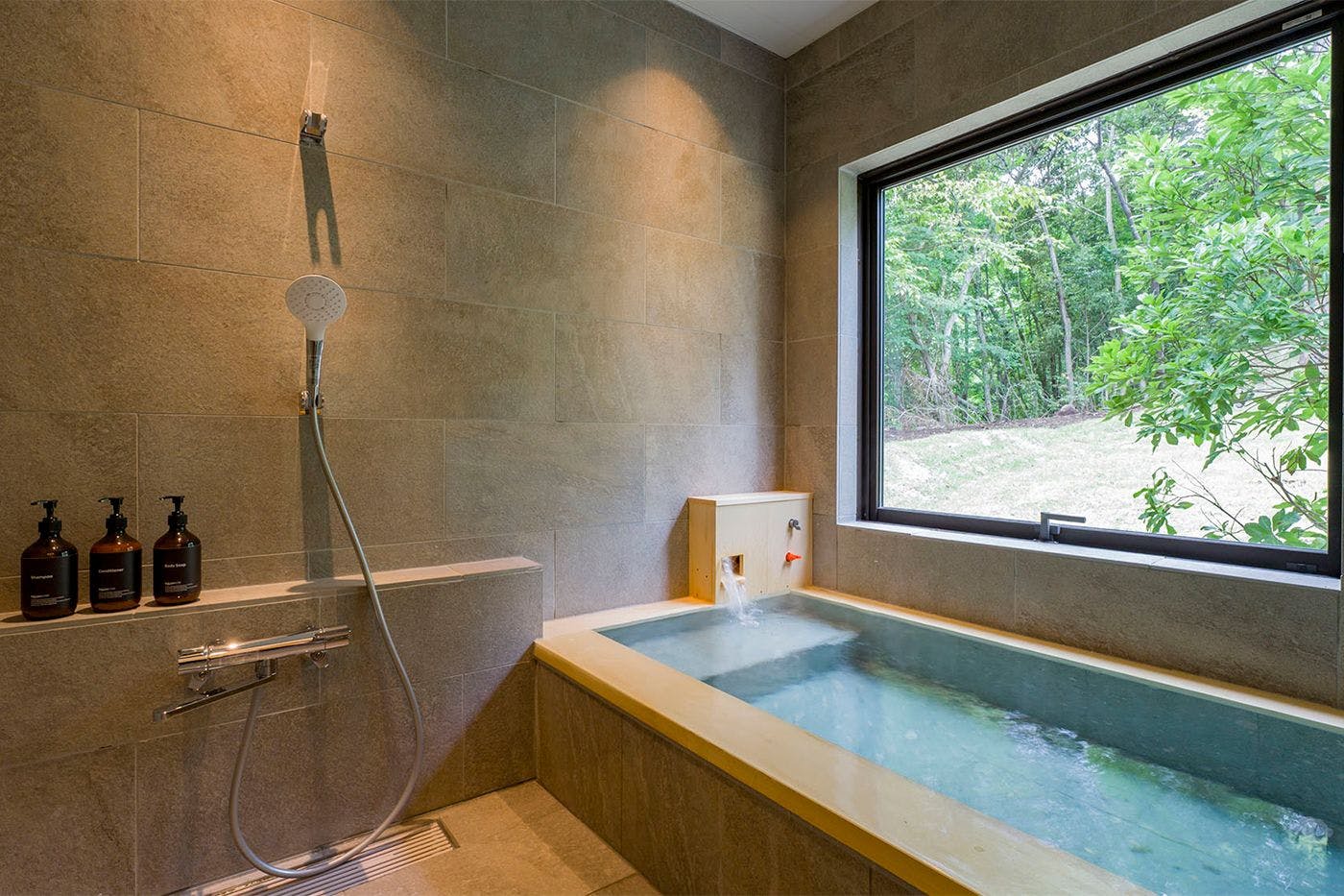 ห้องพักพร้อมอ่างน้ำพุร้อนธรรมชาติส่วนตัว