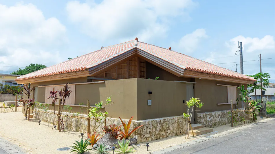 Shiraho Villa Square Court