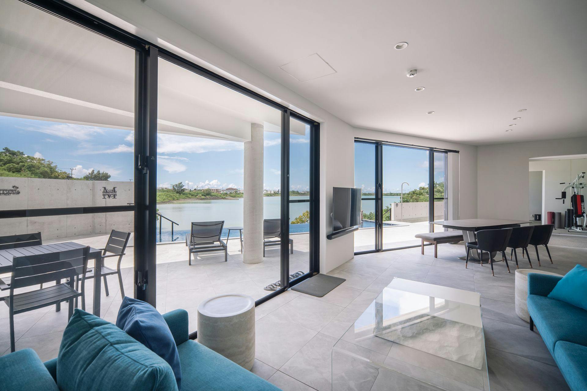 Villa M BAYFRONT YONAHA  ～Pool&Sauna Retreat～