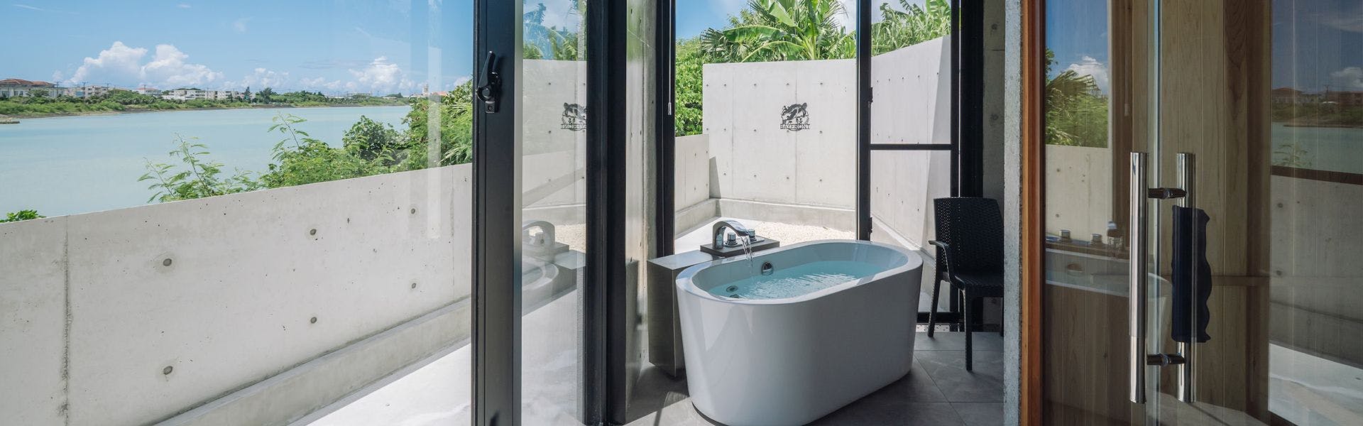 Villa M BAYFRONT YONAHA  ～Pool&Sauna Retreat～