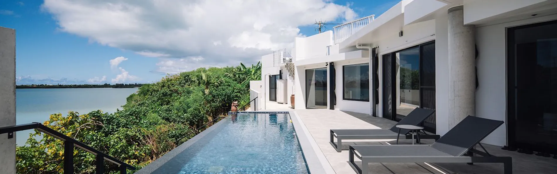 Villa M BAYFRONT YONAHA ~Pool&Sauna Retreat~