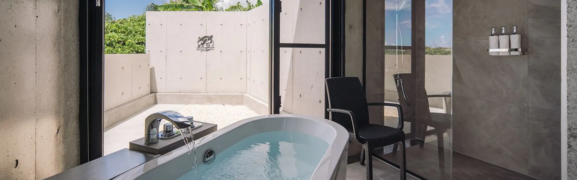 Villa M BAYFRONT YONAHA ~Pool&Sauna Retreat~