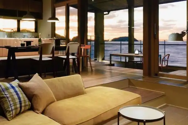 ห้องนั่งเล่น (กลางคืน)