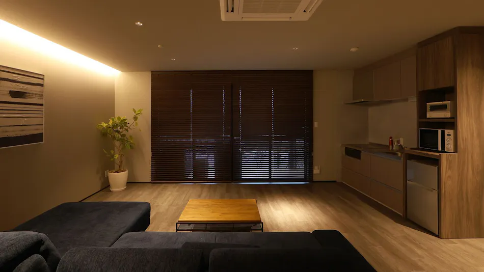 THE UPPER GROUND 001