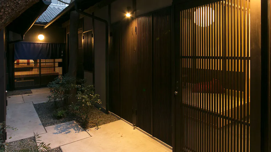 Traditional Townhouse Satoi Omiya Gojo Seishi (Blue Persimmon)