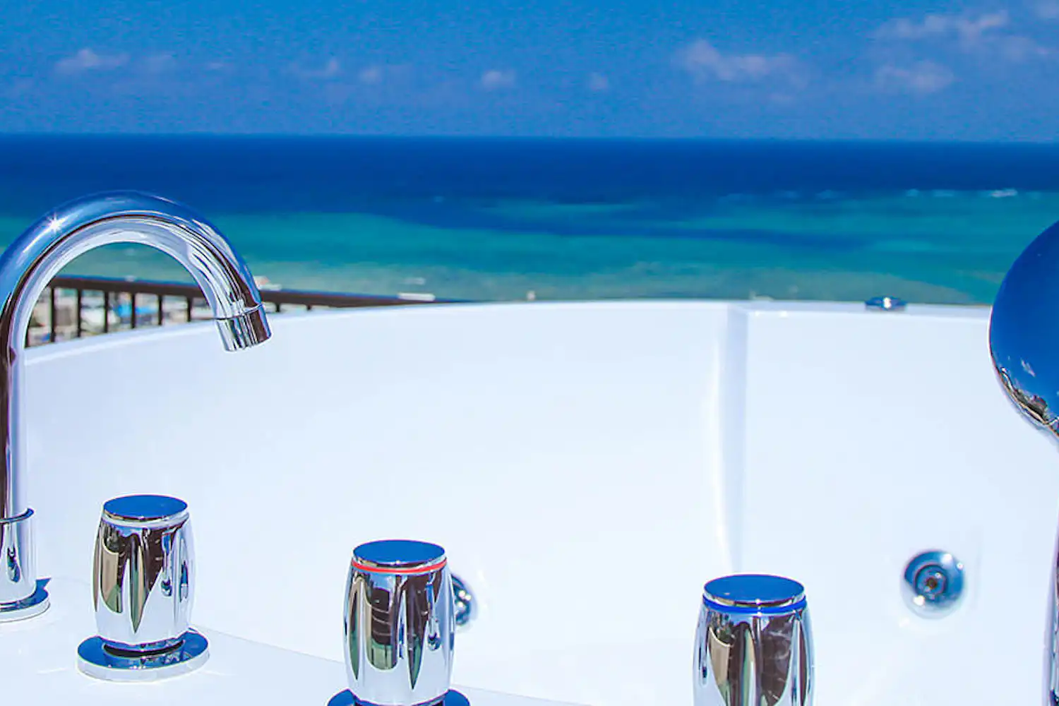 จากุซซี่บนดาดฟ้า