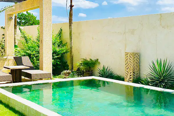 สระว่ายน้ำ