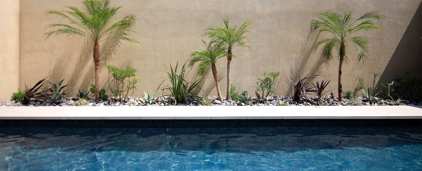 สระว่ายน้ำกลางแจ้ง