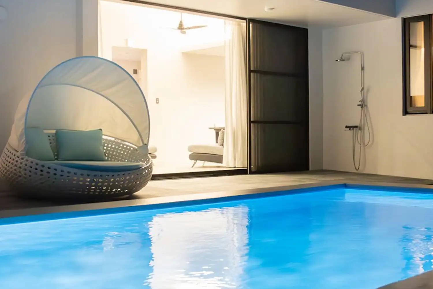 สระว่ายน้ำ