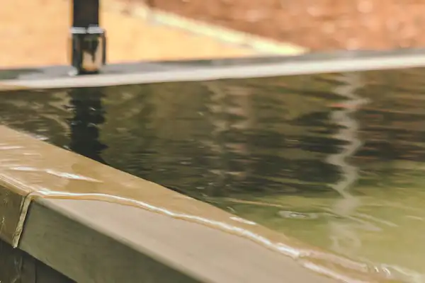 อ่างอาบน้ำกึ่งกลางแจ้ง