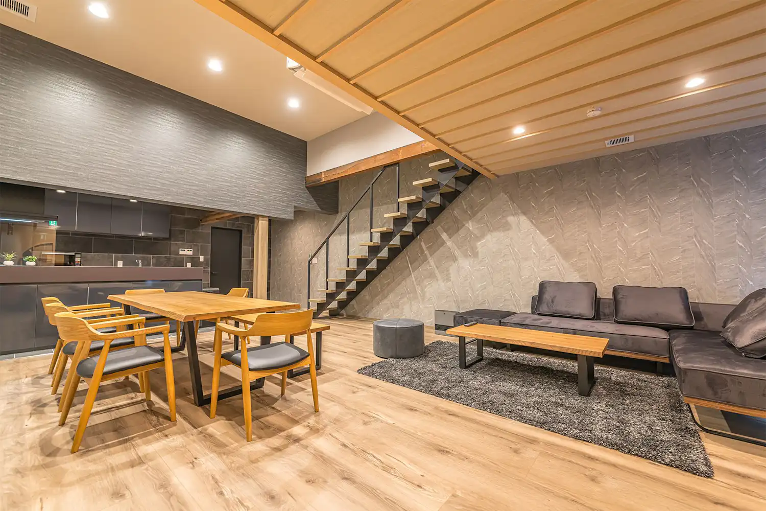 ห้องนั่งเล่นและห้องรับประทานอาหาร