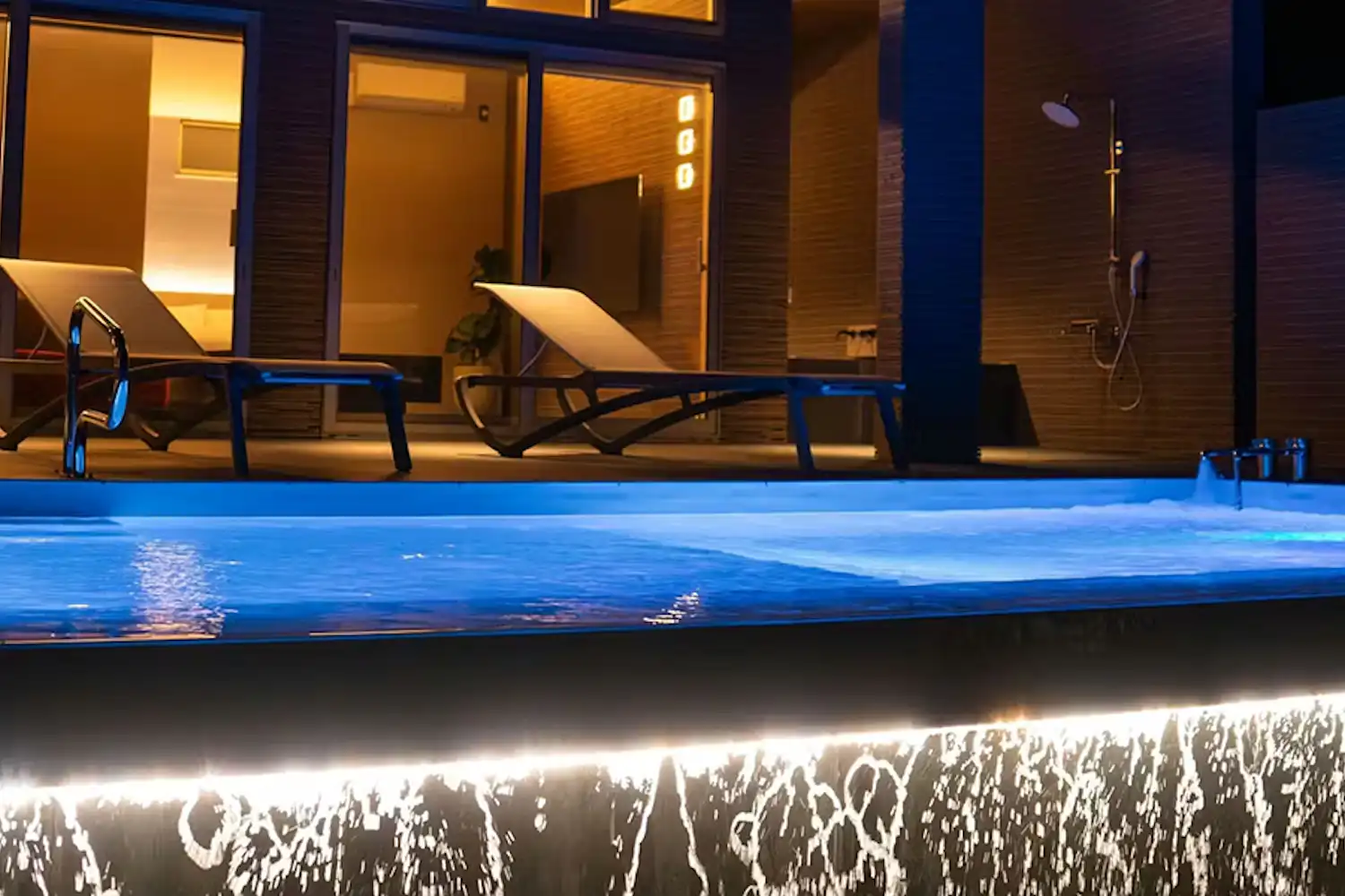 สระว่ายน้ำ