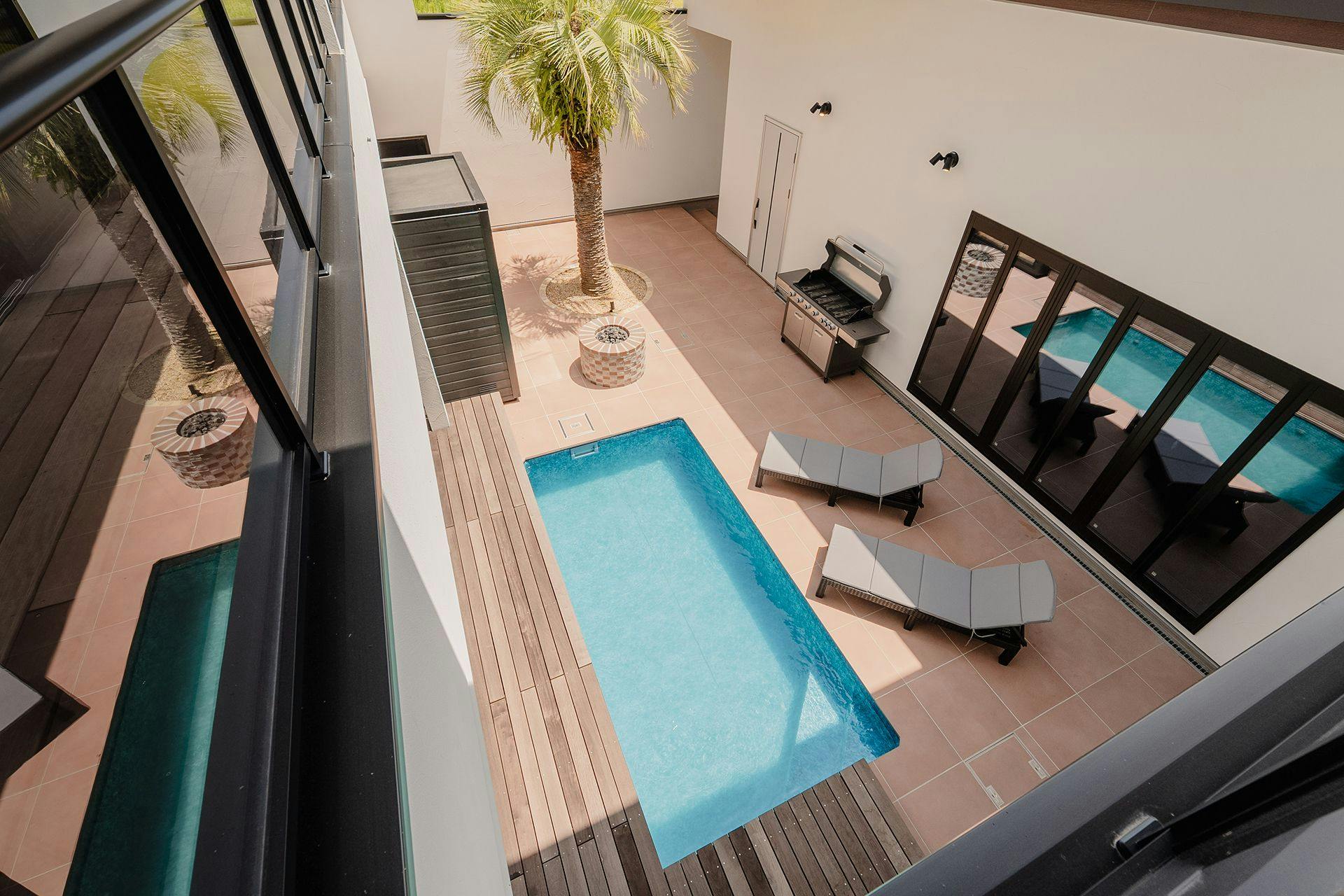 ภายนอกอาคาร