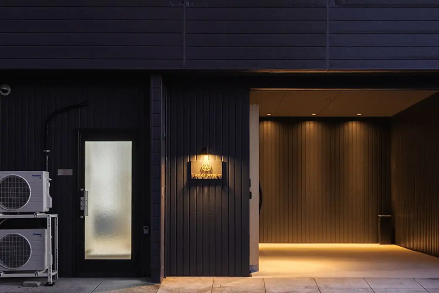 ภายนอกอาคาร