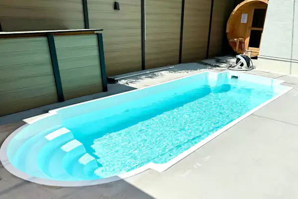 溫水游泳池