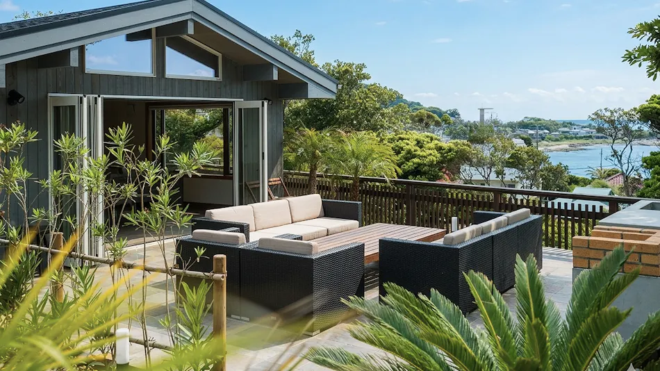 Monterey House by SANA