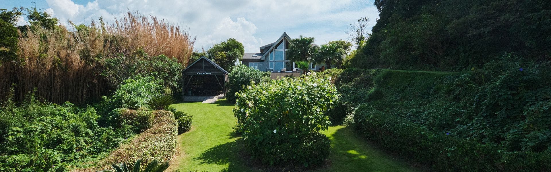 ภายนอกอาคาร