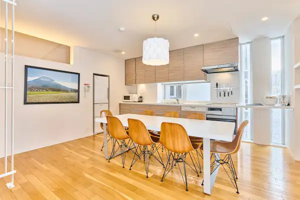 ห้องครัวพร้อมพื้นที่รับประทานอาหาร