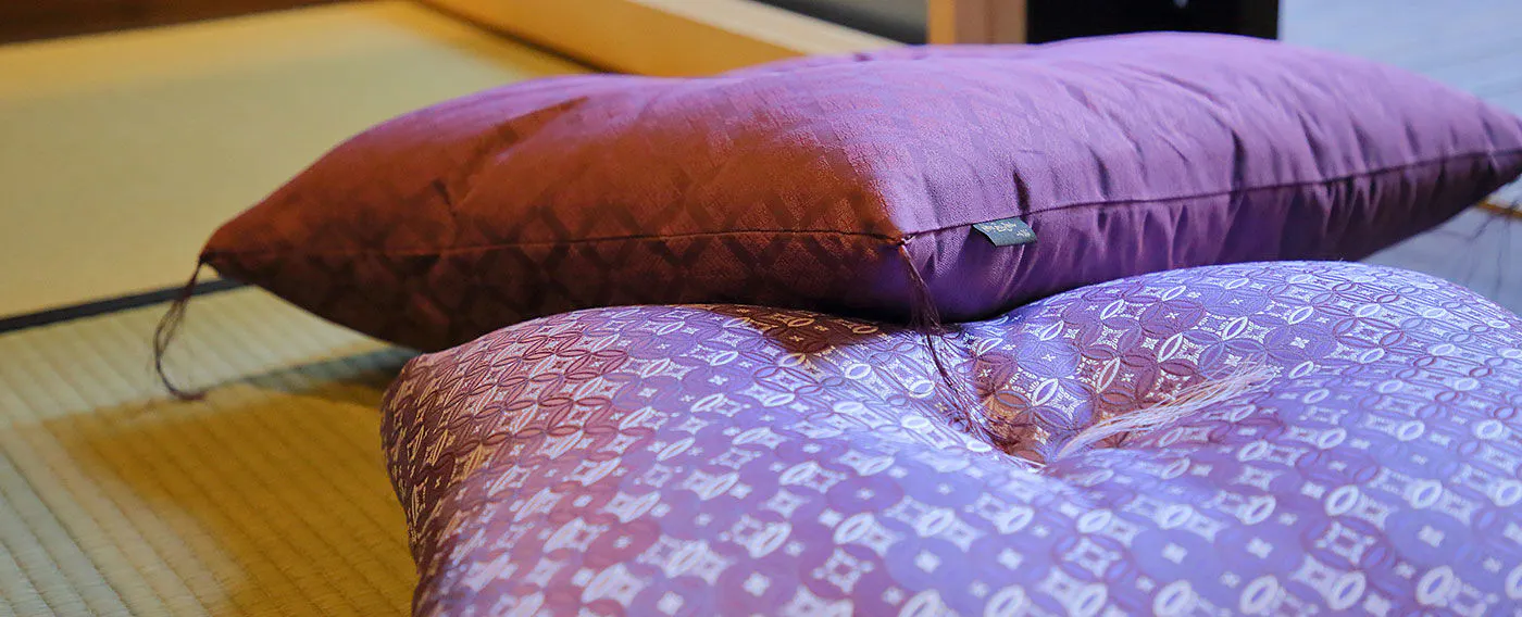 เบาะรองนั่งแบบเกียวโตสำหรับการต้อนรับ