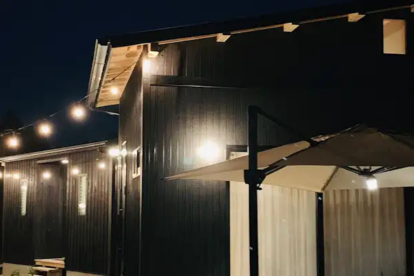 ภายนอก (กลางคืน)