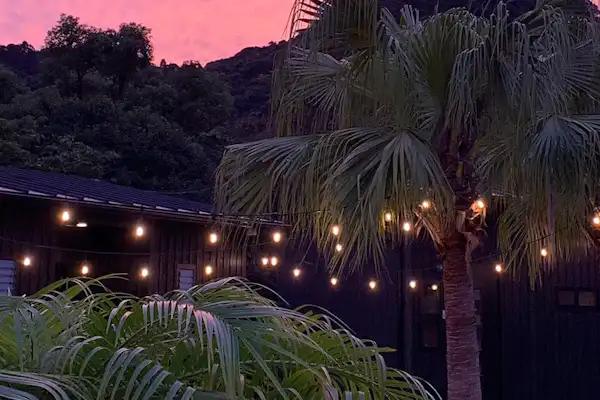 ภายนอก (พลบค่ำ)