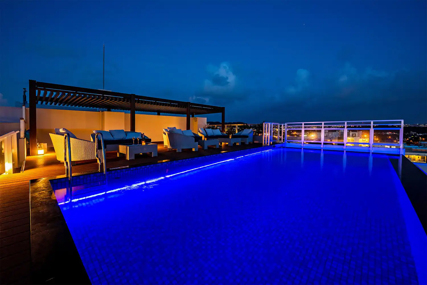 สระว่ายน้ำ