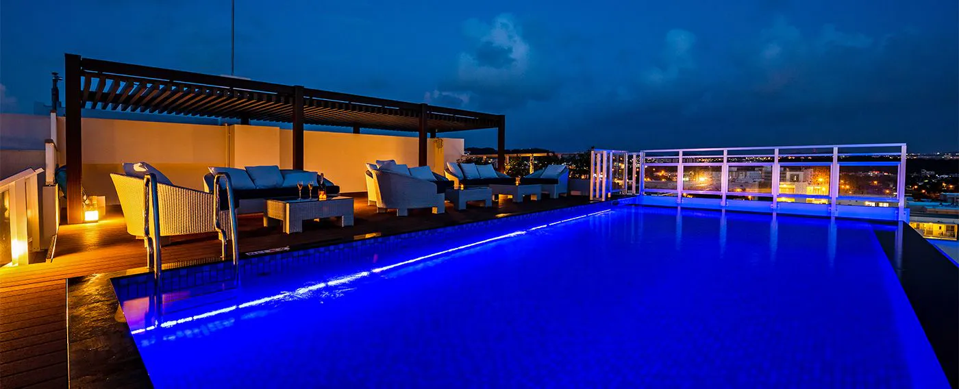 ルーフトッププール