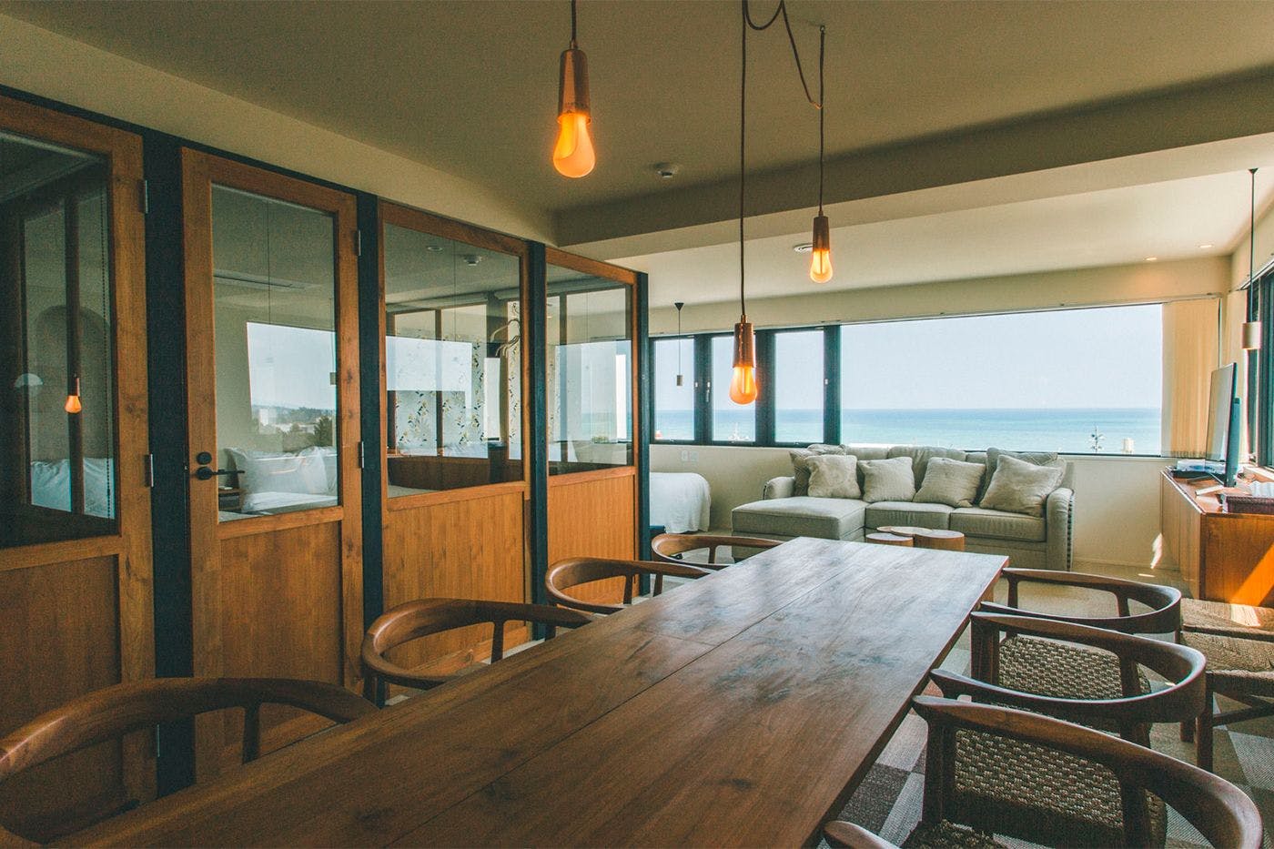 ダイニングテーブル