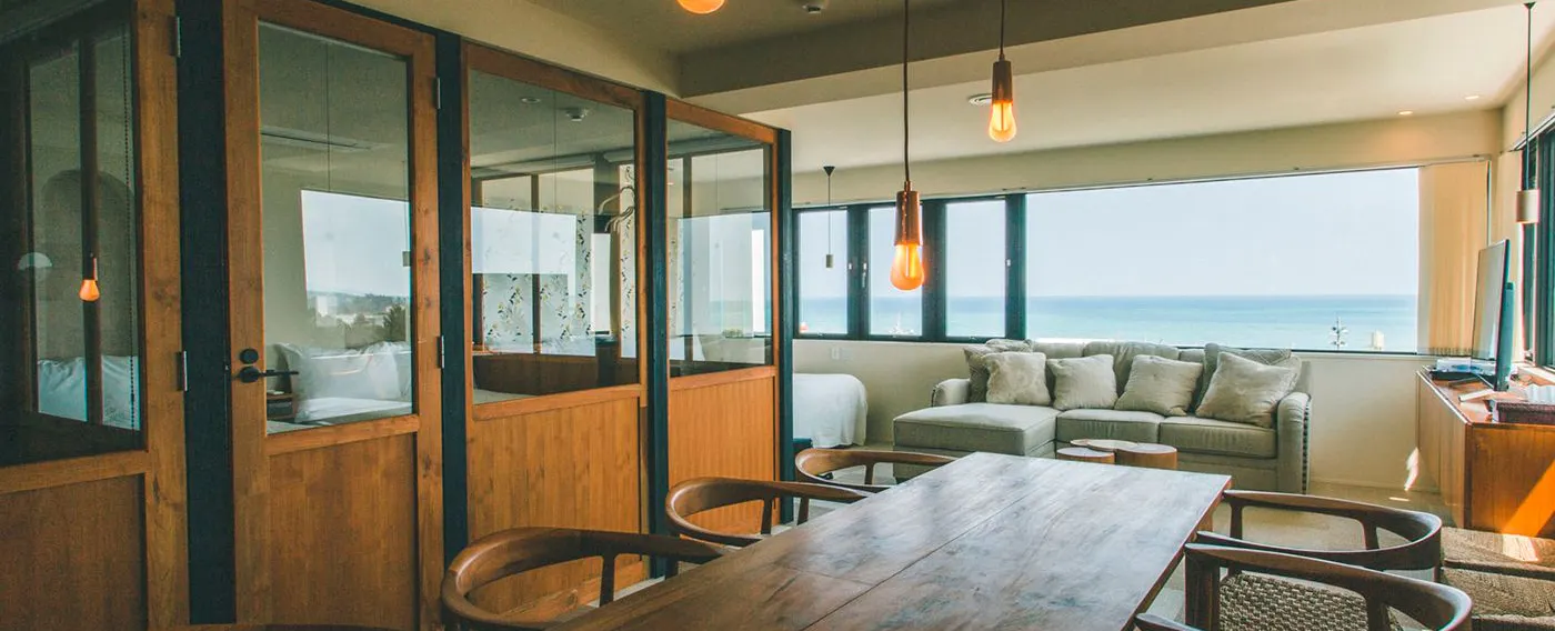 ダイニングテーブル