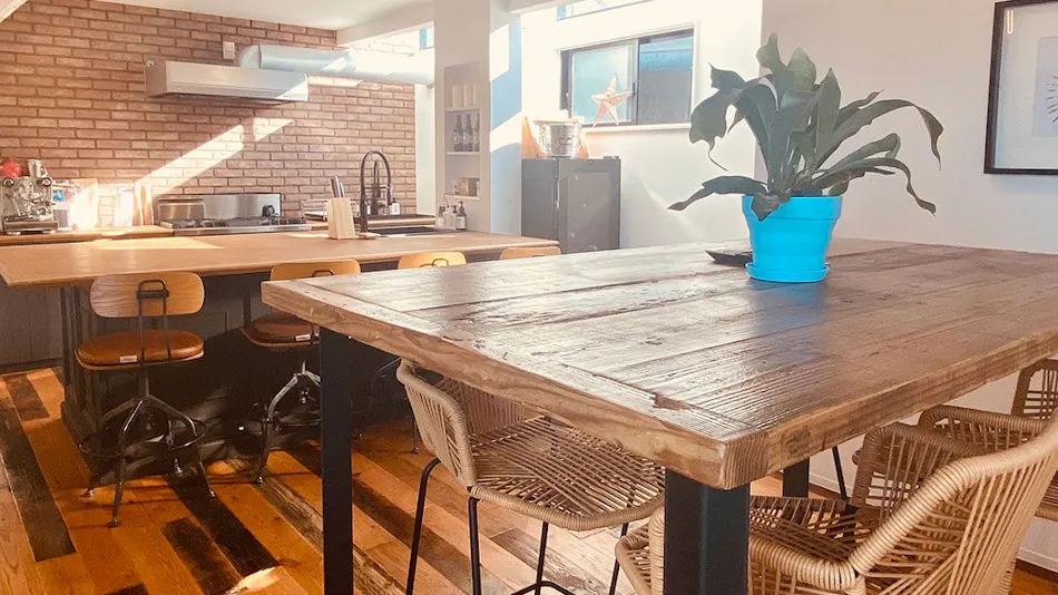 STRADDIE HOUSE