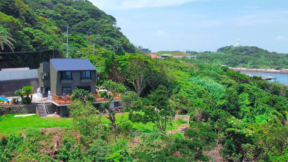 STRADDIE HOUSE