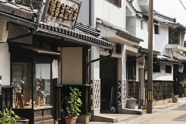 ถนนโมเม็น