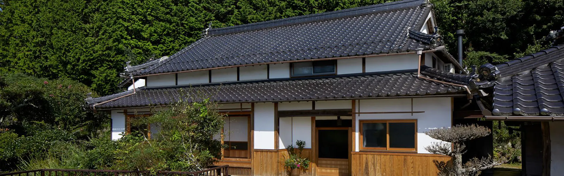 Casa 狐穴 KitsuneAna 和モダンな100年古民家で里山を体験する